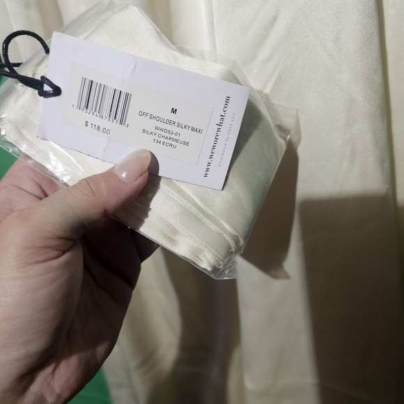 WeWoreWhat Cream Long Sleeve Dress Size Medium NWT PTP 17/18 - Picture 4 of 9